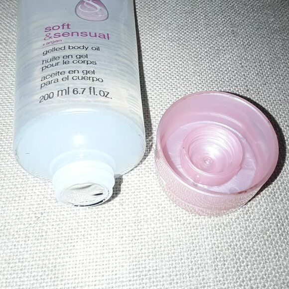 Skin So Soft | Soft & Sensual | Gelled Body Oil - Picture 3 of 5